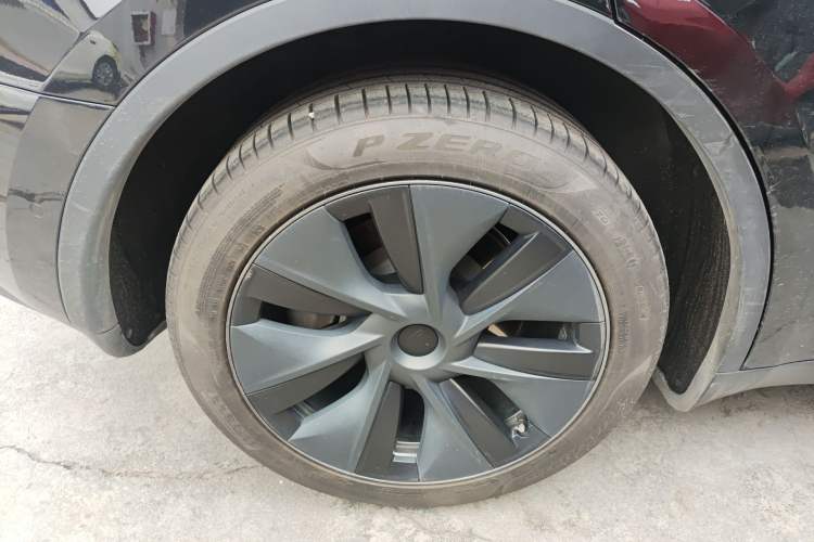 Used Tesla Model Y 2023 Long-Range All-Wheel-Drive Version