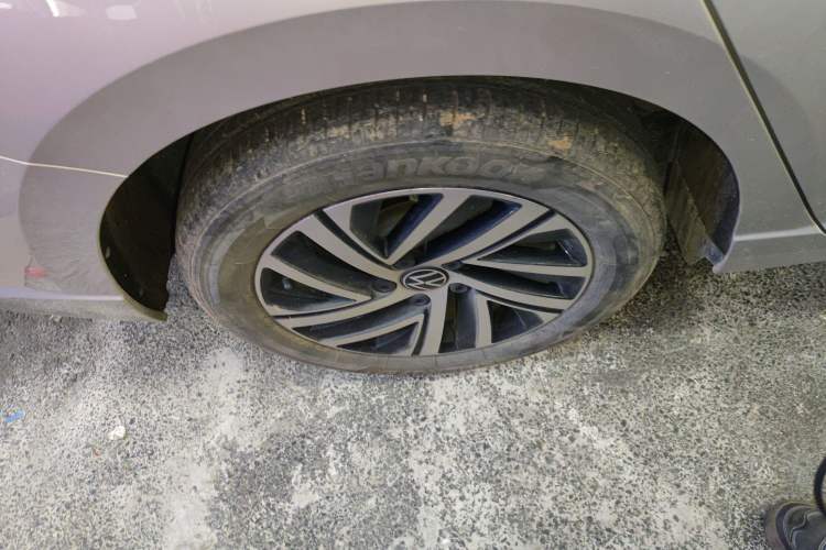 Used Volkswagen Lavida 2022 1.5L Automatic Comfort Edition Right Rear Wheel Hub