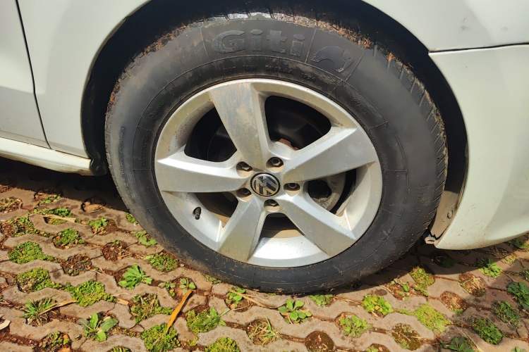 Used Volkswagen Polo 2013 1.4L Manual Fashion Edition Right Front Wheel Hub