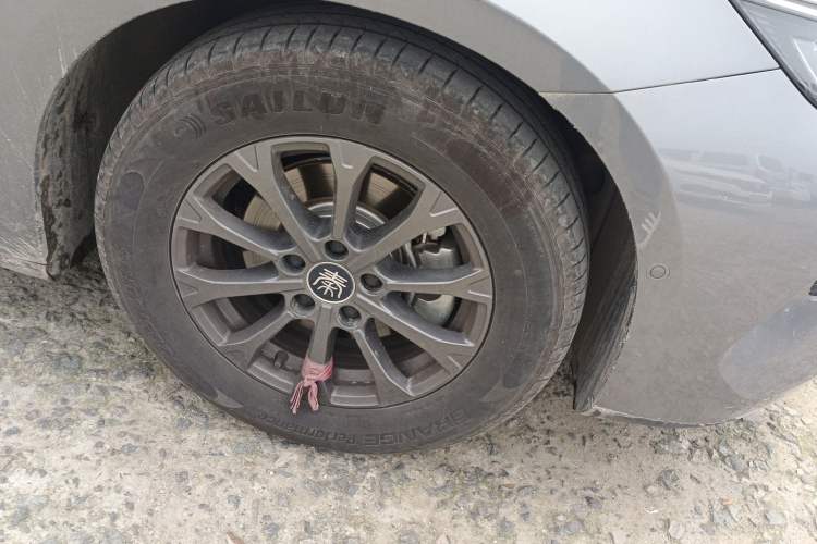Used BYD Qin L 2025 DM-i Smart Drive 80KM Leading Model Right Front Wheel Hub