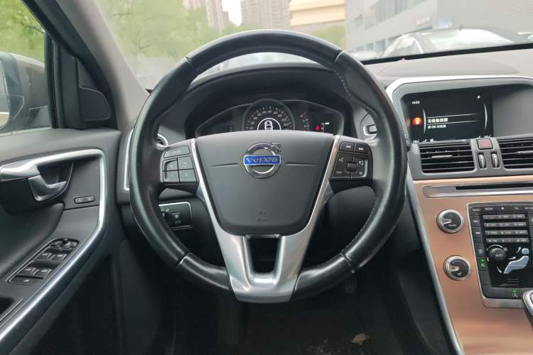 Used Volvo XC60 2015 T5 Smart Upgrade Model
