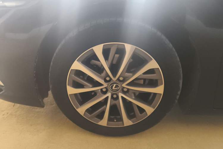 Used Lexus ES 2023 200 Excellence Edition
