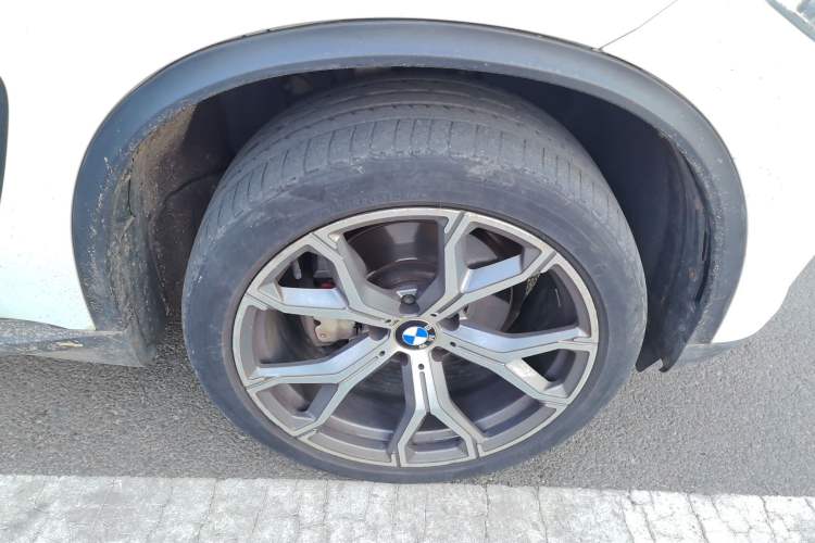 Used BMW X5  Right Front Wheel Hub