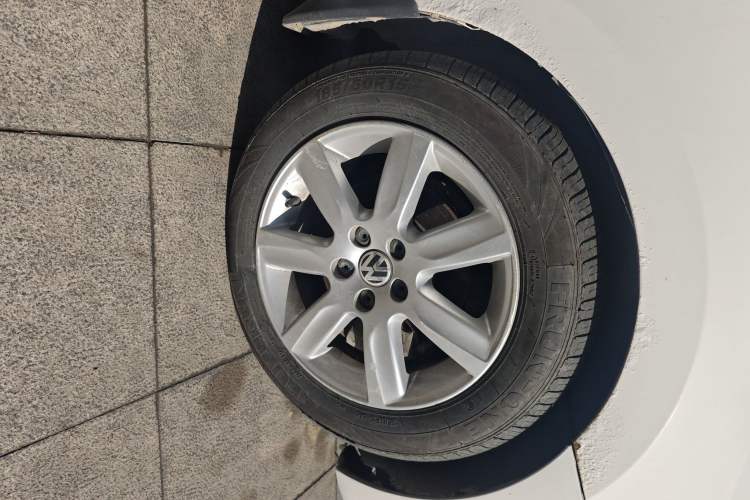 Used Volkswagen Polo 2013 1.4L Manual Comfort Edition Right Front Wheel Hub