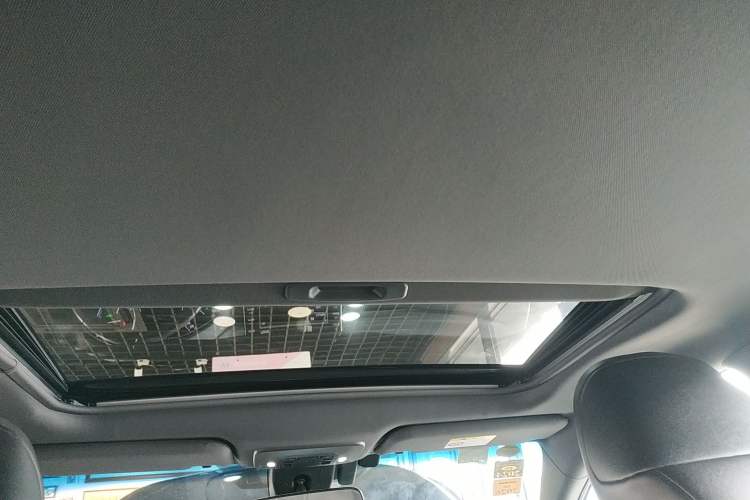 Used Toyota Avalon 2019 Dual-Engine 2.5L Luxury Edition China VI Standard Headliner