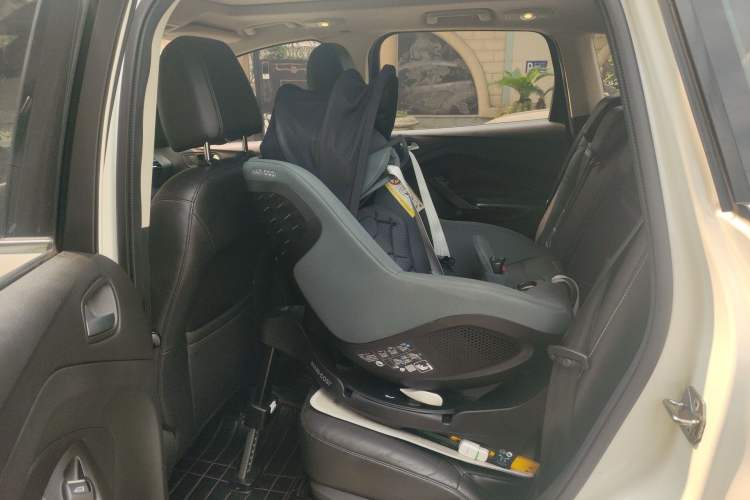 Used Ford Kuga 2017 EcoBoost 180 Two-Wheel-Drive Platinum Edition Left Rear Seat