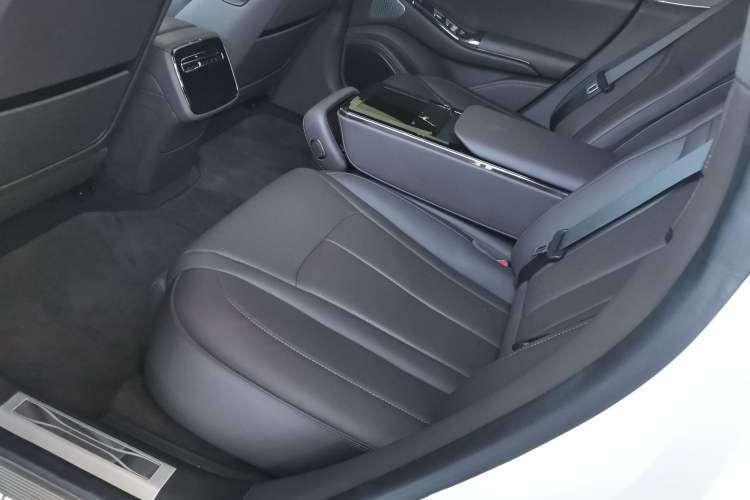 Used Denza Z9 2024 1100 km Four-Wheel Drive Max Version
