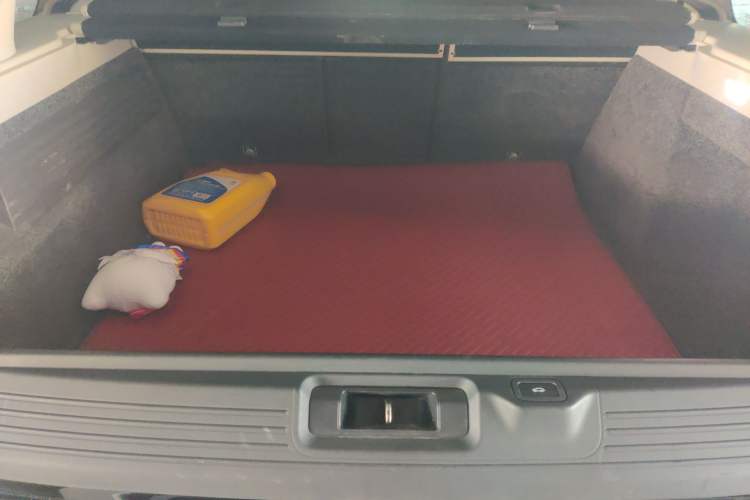 Used Land Rover Range 2017 3.0 SC V6 Vogue Extended Version Trunk