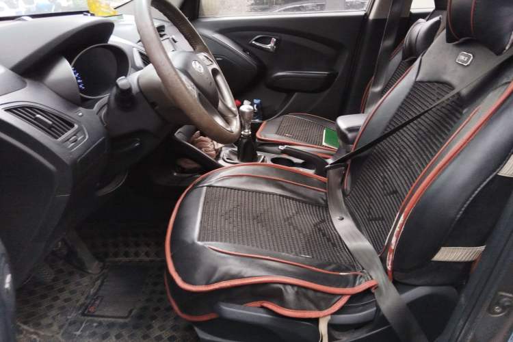 Used Hyundai ix35 2010 2.0L Manual Two-Wheel Drive New Edition GL
