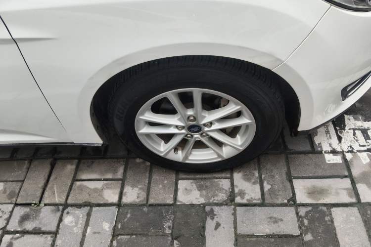 Used Ford Focus 2017 Sedan 1.6L Automatic Fashion Edition Smart Drive Version Right Front Wheel Hub