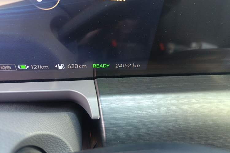 Used Buick GL8 New Energy 2025 Lushang First-Drive Edition 7-Seater Odometer Close Up