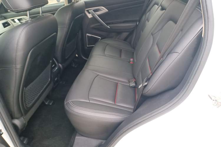 Used Geely Auto Emgrand X7 Sport 2018 1.8TD Automatic Two-Wheel Drive Smart 4G Connected Version Left Rear Seat