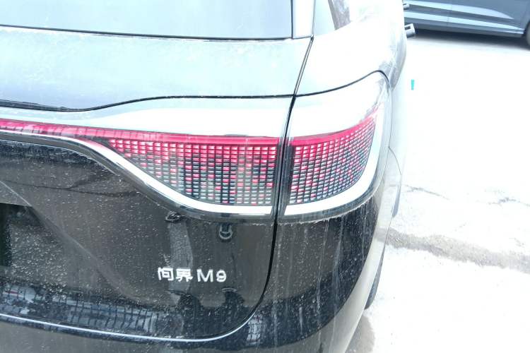 Used Hima AITO M9 2025 Extended-Range Ultra Version 52 kWh 6-Seater Right Rear Taillight