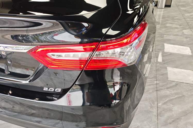 Used Toyota Camry 2021 2.0G Luxury Edition
