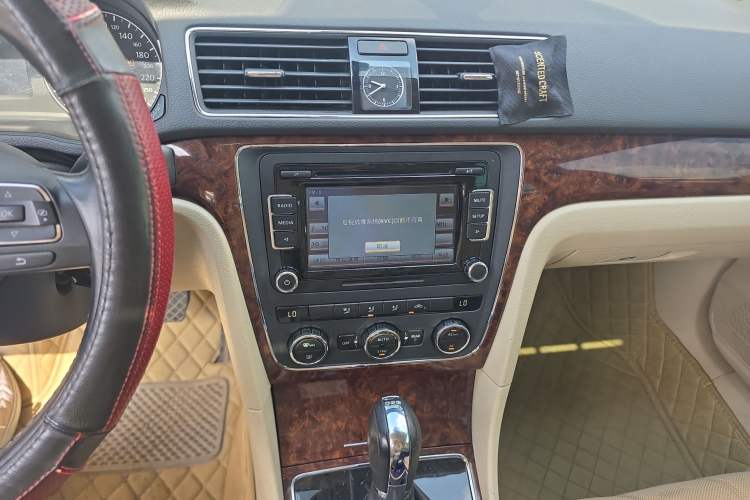 Used Volkswagen Passat 2011 1.8TSI DSG Prestige Edition Audio And AC Panel