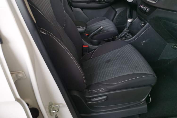 Used Baojun 730 2019 1.5T CVT Fashion Model 7 Seats China V Emission Standard Right Front Seat