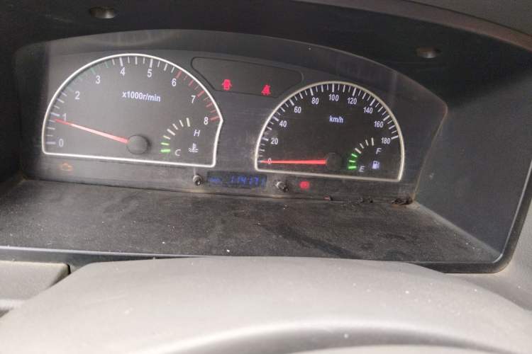 Used Dongfeng Shuaike 2013 1.5L Manual Standard Model 7-Seater China V Standard