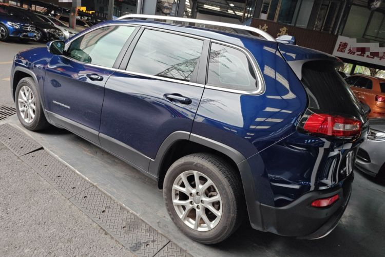 Used Jeep Cherokee 2017 2.4L Leading Smart Edition
