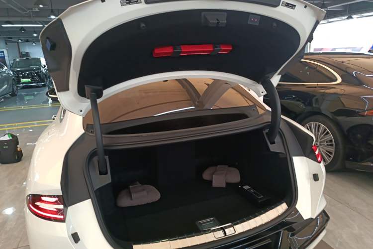 Used Denza Z9 2024 1100 km All-Wheel-Drive Ultra Version
