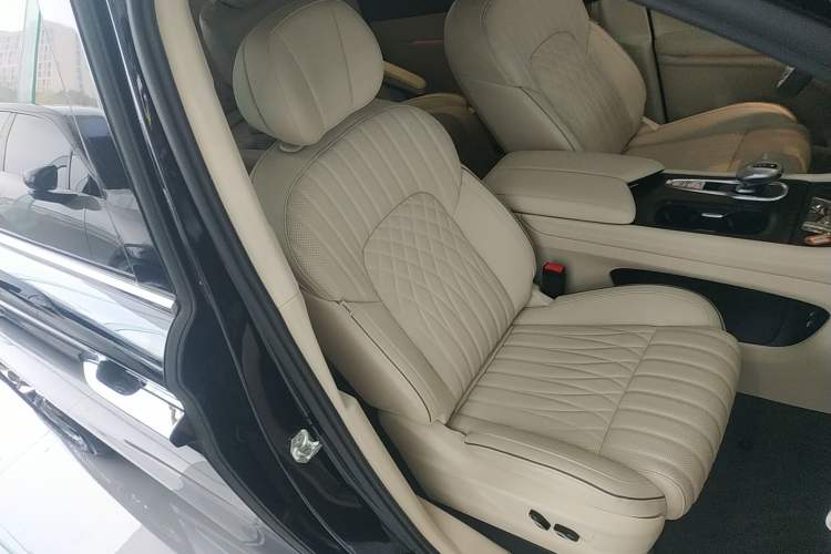 Used VOYAH Dream 2024 PHEV Ultra-Long Range Flagship Edition
