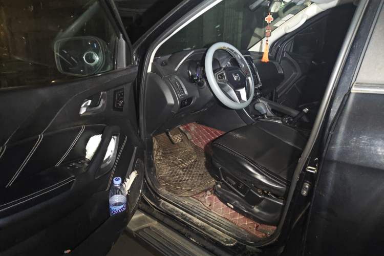 Used JMC Yusheng S350 2016 2.0T Automatic Two-Wheel Drive Gasoline Luxury Version with Sunroof 5 Seats
