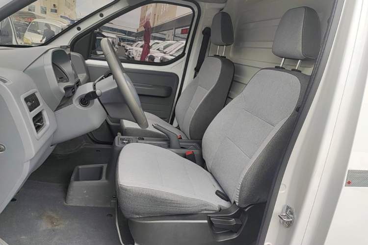 Used Wuling Yangguang 2024 300km Range Practical Window-Sealed Version 60kW