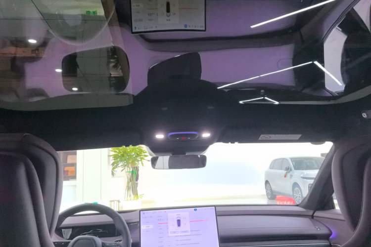 Used Xiaomi Auto SU7 2024 Four-Wheel Drive Ultra-Long Range Advanced Intelligent Driving Max Edition
