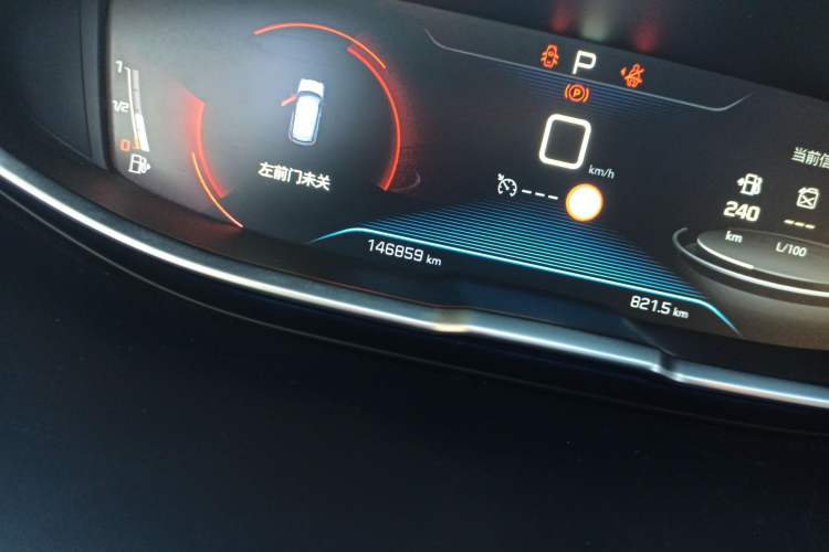 Used Peugeot 5008 2017 350THP 7-Seater Elite Edition Odometer Close Up