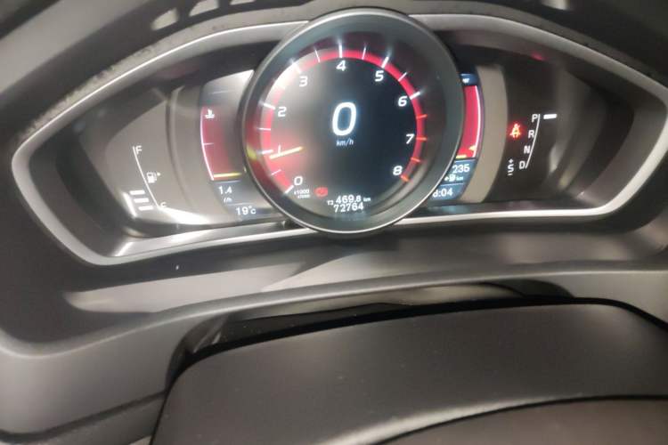 Used Volvo V40 2015 1.6T Zhiya Edition Odometer Close Up