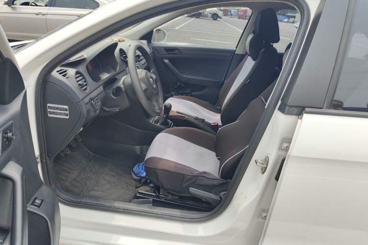 Used Volkswagen Jetta 2015 Value Edition 1.6L Manual Fashionable Style
