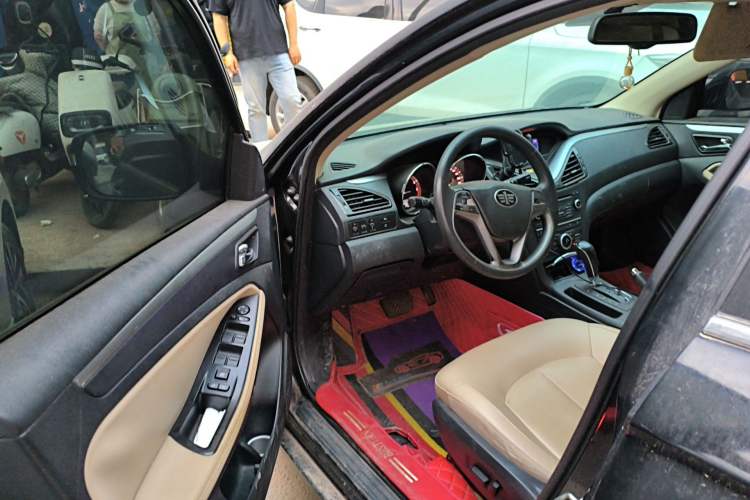 Used Bestune B70 2014 2.0L automatic luxury version Driver Seat