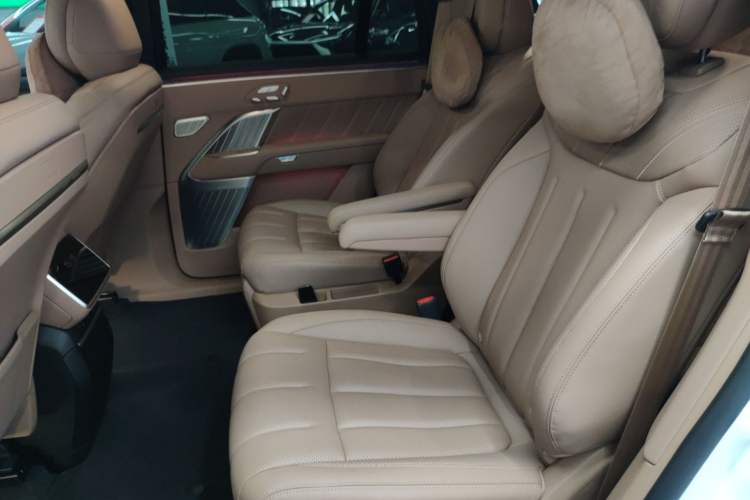 Used ONVO Luxeed L90 2025 Model—Ultra Six-Seater Version