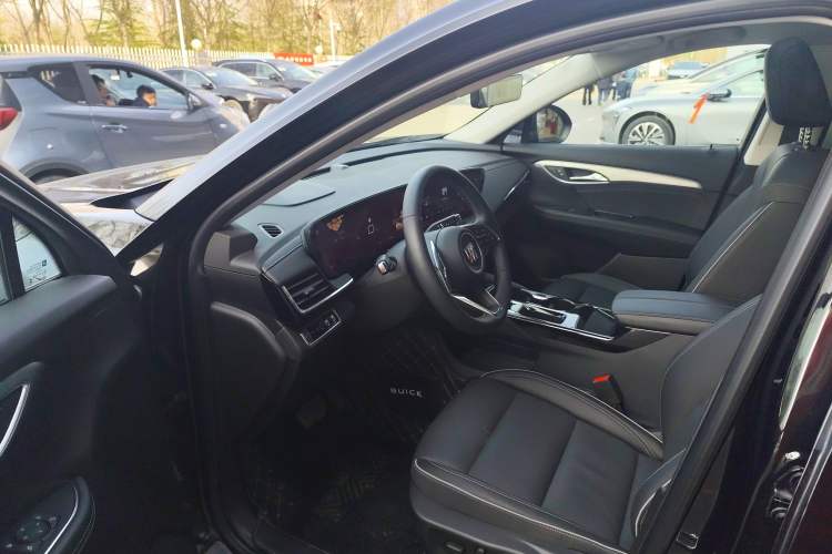 Used Buick Envision 2025 Encore Plus 28T Two-Wheel-Drive Platinum Edition