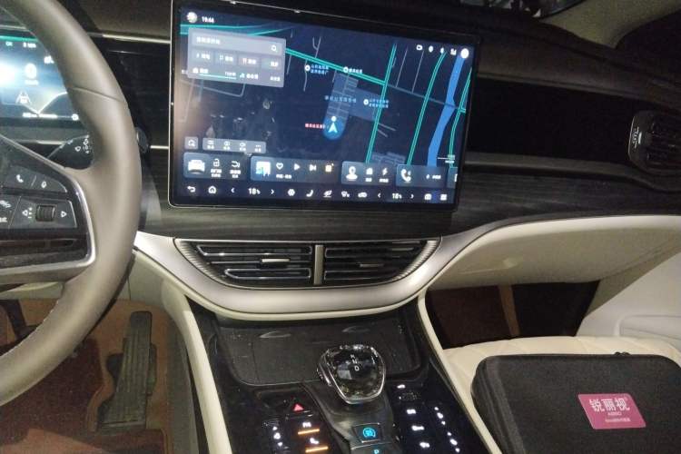 Used Denza D9 2024 DM-i 980 Four-Wheel Drive Prestige Model
