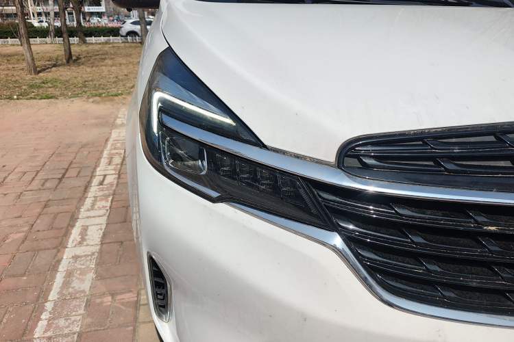 Used Buick GL8 2021 Land Cruiser Executive Class 652T Luxury Model Right Front Headlight