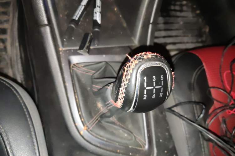 Used Chery Arrizo 5 2017 SPORT 1.5T Manual Luxury Edition Gear Lever