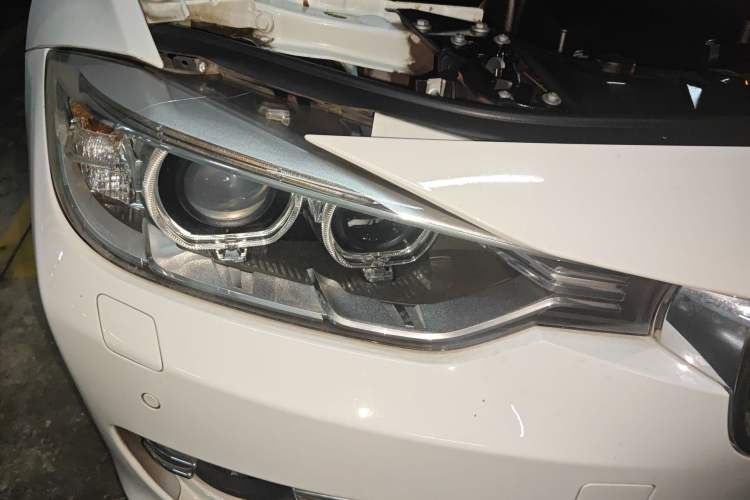 Used BMW 3 Series 2013 Facelift 320Li Fashion Design Package Right Front Headlight