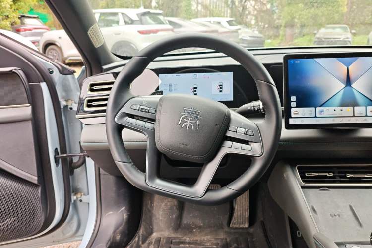 Used BYD Qin L 2025 DM-i Smart Drive 120KM Superior Model
