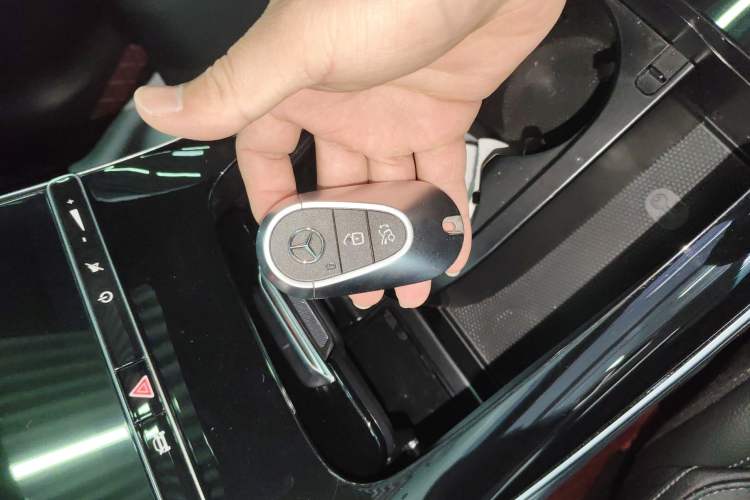 Used Mercedes-Benz C-Class 2024 Second Facelift C 260 L Starry Night Sport Edition Vehicle Key