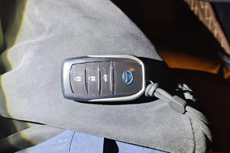 Used Toyota Levin 2017 Revised Dual-Engine 1.8H GS E-CVT Elite Sunroof Version China V Standard