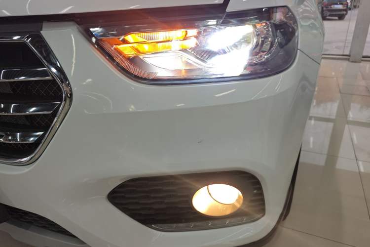 Used Haval H6 2018 Blue Label Sport Edition 1.5T Automatic Two-Wheel Drive Elite Model Left Front Headlight