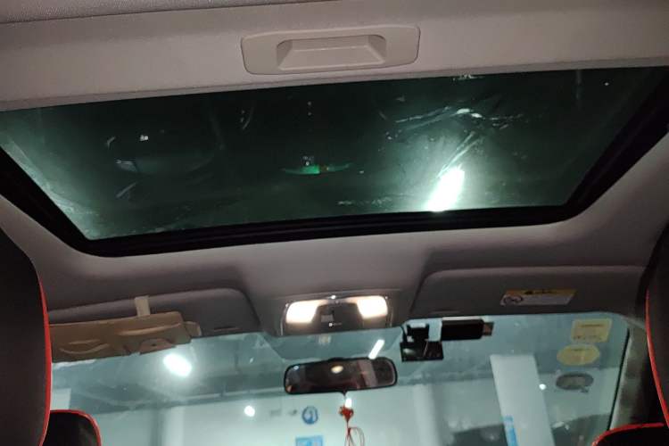 Used Venucia T90 2018 2.0L CVT Smart Connect Luxury Edition China V Standard
