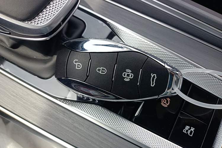 Used Hongqi HS5 2026 Model 2.0T Two-Wheel Drive Qi Xiang Pro Edition
