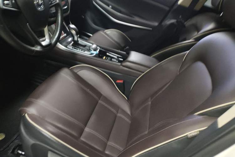 Used CHANGAN Raeton CC 2018 1.5T Automatic Haoya Model Guangmang Edition China V Standard
