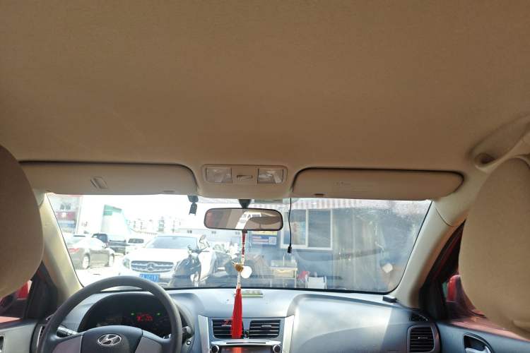 Used Hyundai Verna (older generation) 2014 1.4L Automatic Smart GLS Headliner