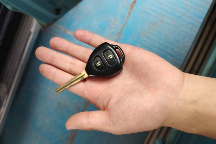 Used Toyota RAV4 2009 2.0L Automatic Luxury Navigation Edition Vehicle Key