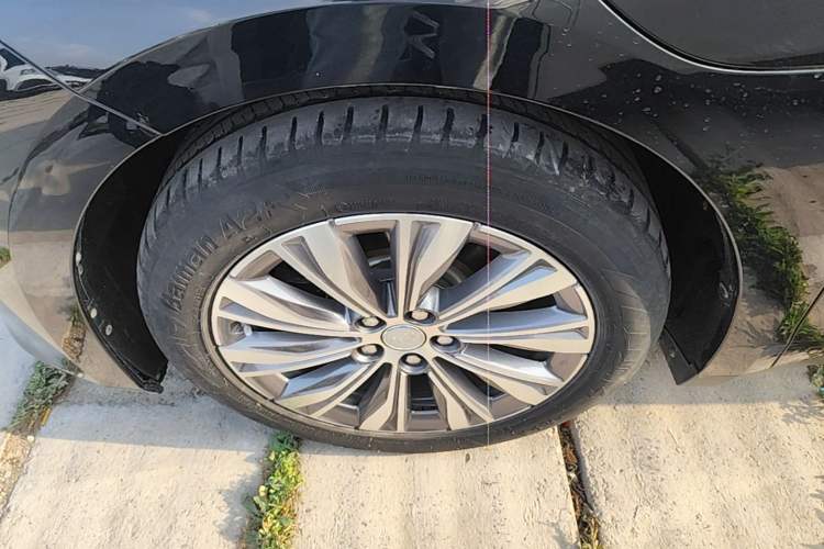 Used Hongqi E-QM5 2022 431 km Charge & Enjoy Edition
