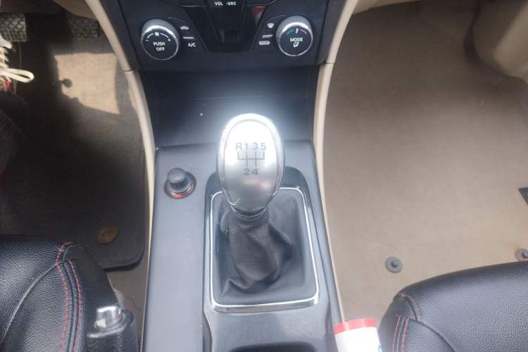 Used Bestune B50 2013 1.6L manual Comfort trim level Gear Lever