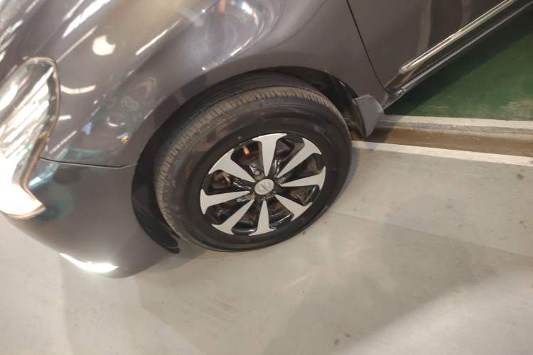 Used Nissan Sunny 2016 1.5XE CVT Leading Edition Left Front Wheel Hub