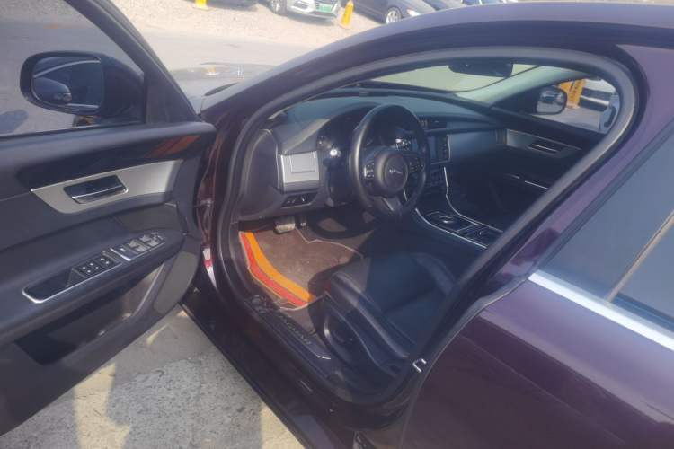 Used Jaguar XF 2016 XF 2.0T Two-Wheel-Drive Luxury Edition
